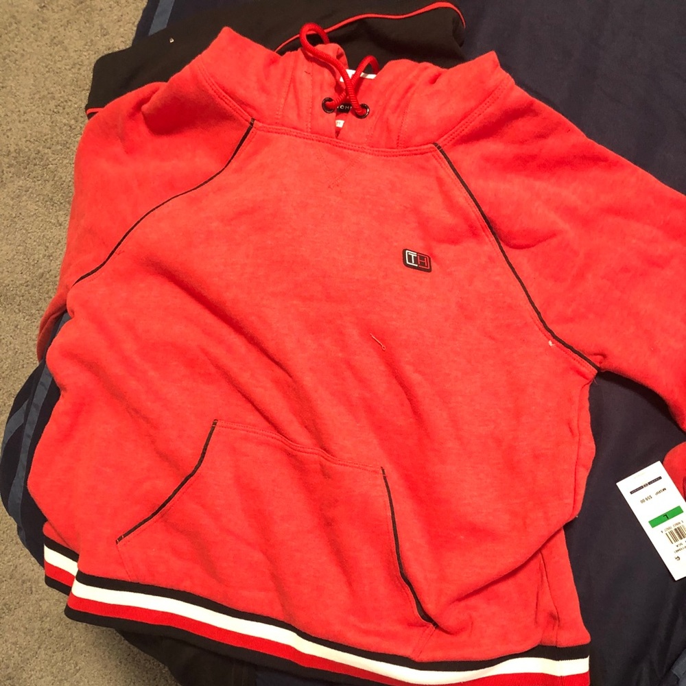 Tommy Hilfiger outfit .